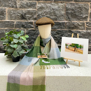 mannequin with hat and scarf with a three block pattern  