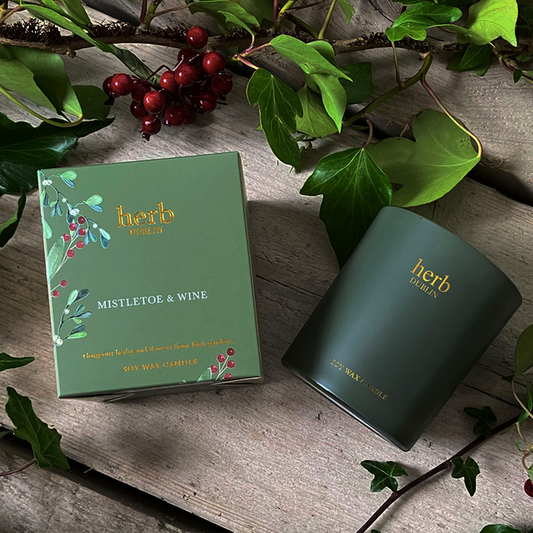 Christmas Misteltoe and Wine Candle